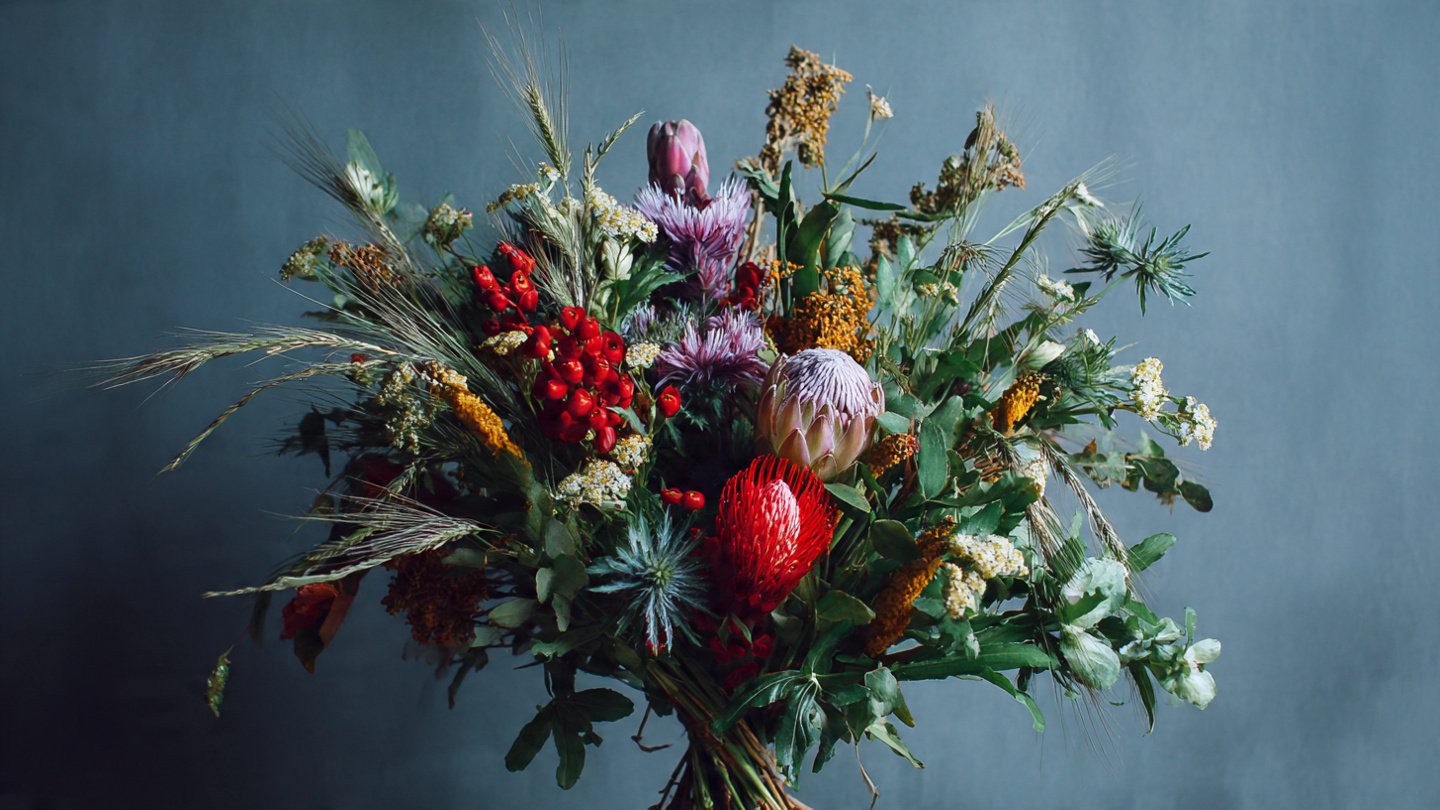 How Can You Craft a Stunning Bouquet with Just Weeds and Wild Grass?
